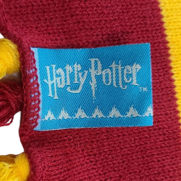 Harry Potter Red & Yellow Griffindor House Fringe Scarf - Picture 4 of 4